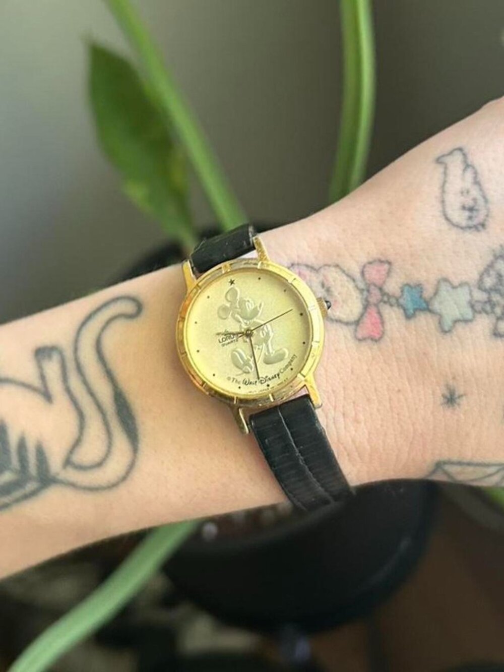 Vintage 90s 2000s Disney Mickey Mouse gold watch black leather snakeskin band
